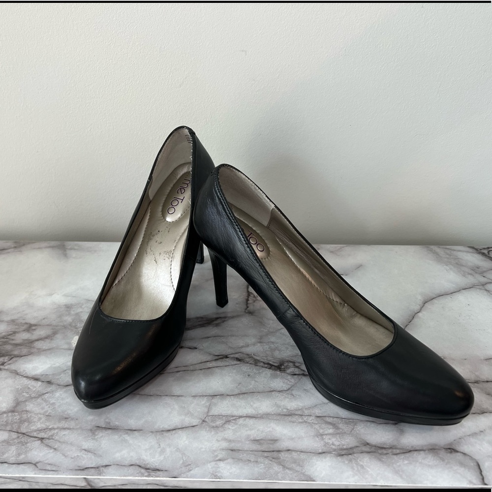 Like New Me Too Black LEATHER pumps GREAT condition